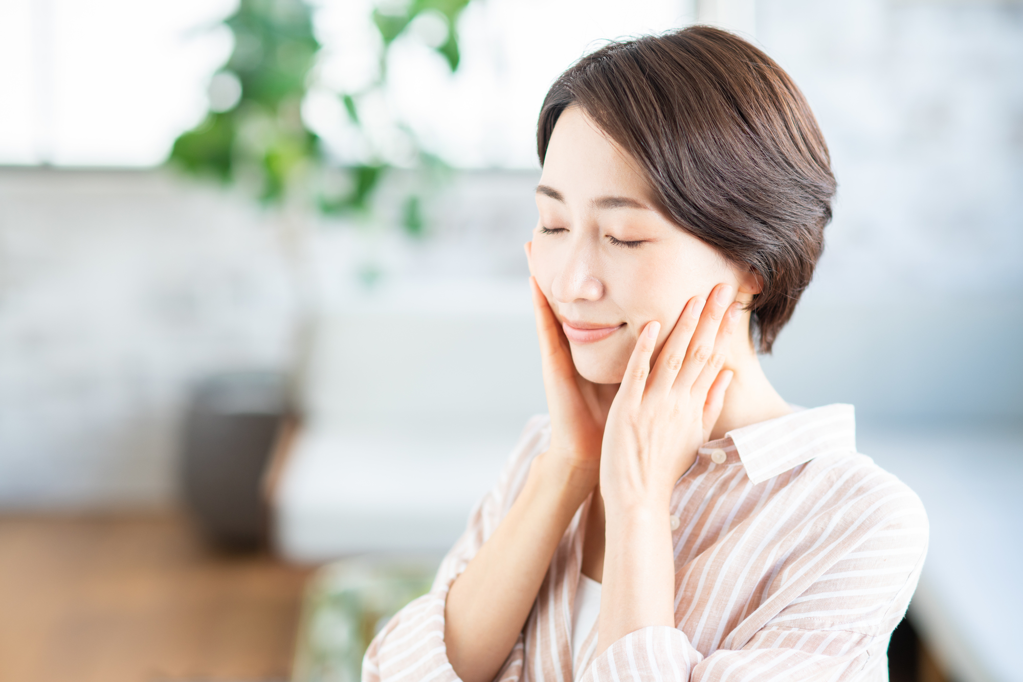 ほうれい線ケアの決定版 ほうれい線対策化粧品5選と自宅で簡単にできるトレーニング ほうれい線ケアの決定版 ほうれい線対策化粧品5選と自宅で簡単にできるトレーニング
